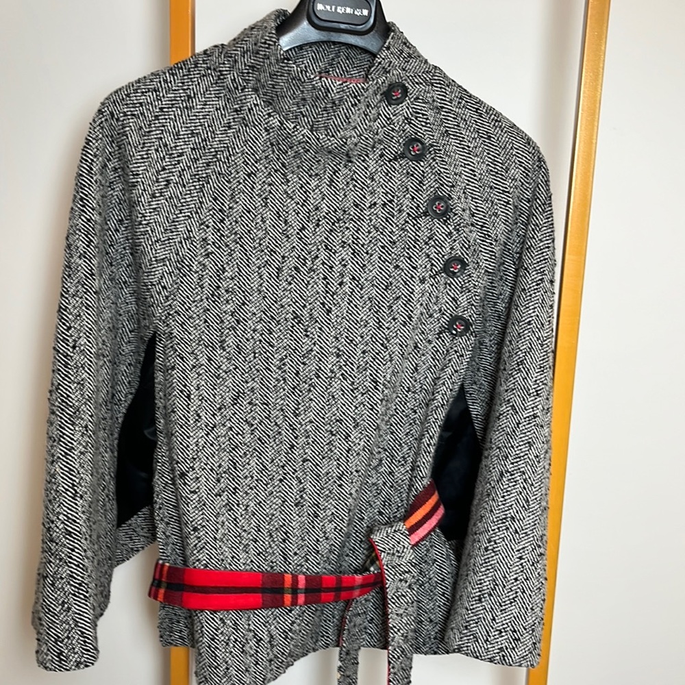 Stunning Capelet Spanish design.